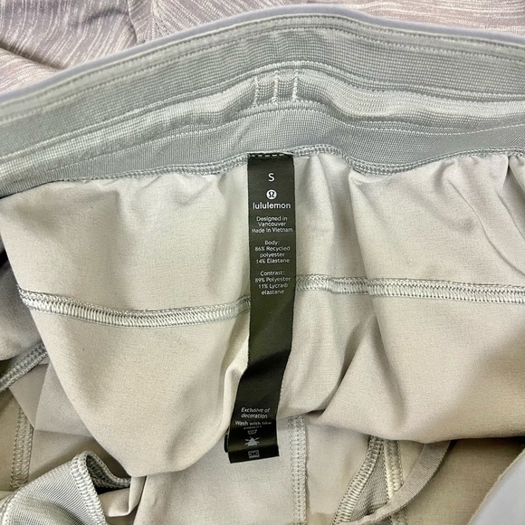 Mens Lululemon T.H.E. The Short Lineless 9" Size S - Picture 5 of 7